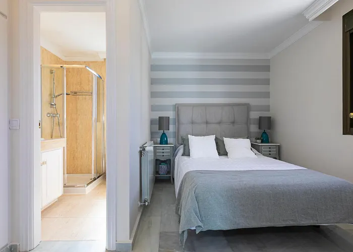 Golden By Bh Μαρμπέλλα