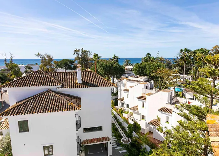 Golden By Bh Μαρμπέλλα